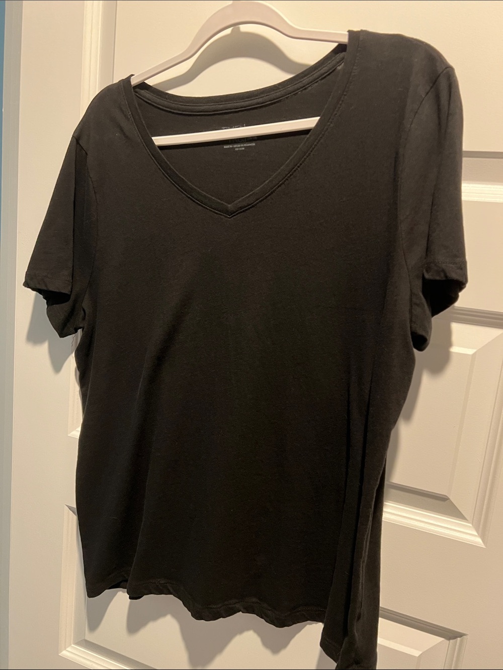 Time and Tru Black V-Neck Short Sleeve Tee